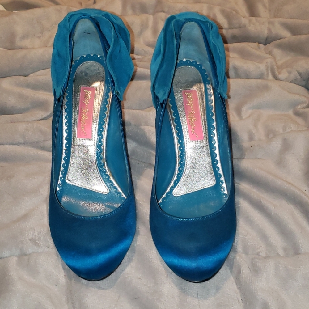 BETSEY JOHNSON TERESA TURQUOISE PUMPS, 6M